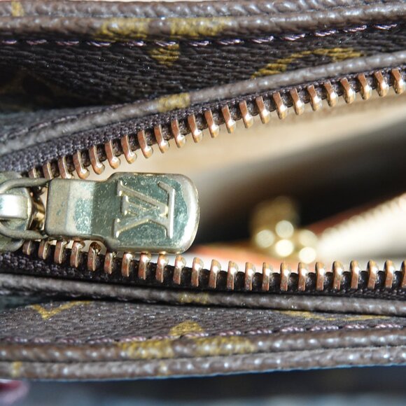 Louis Vuitton Monogram Looping GM Shoulder Bag - Picture 13 of 14